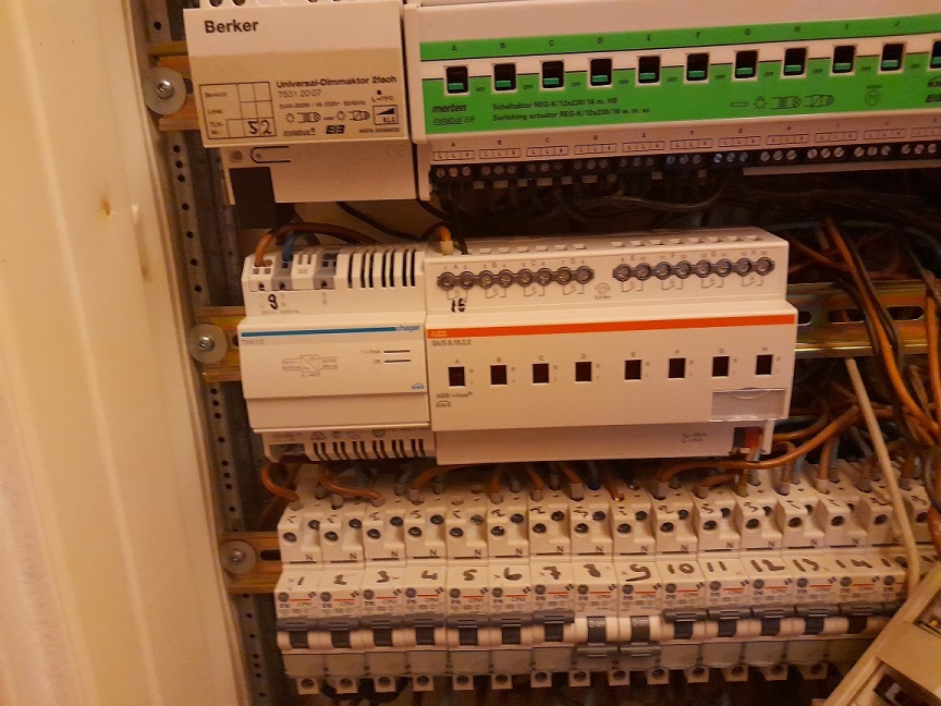 KNX voeding en schakelactor